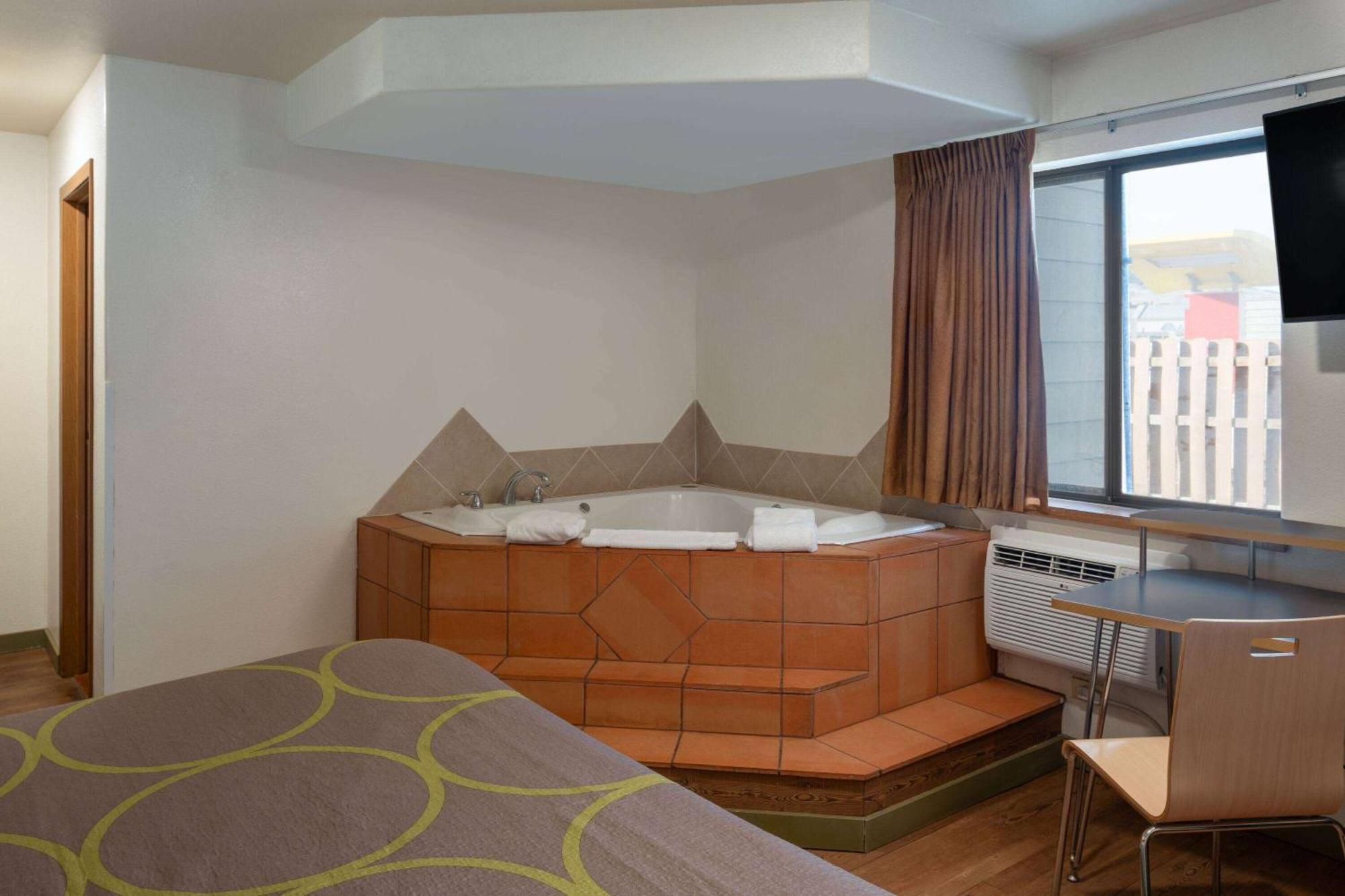 Super 8 By Wyndham Livingston Yellowstone Exterior foto