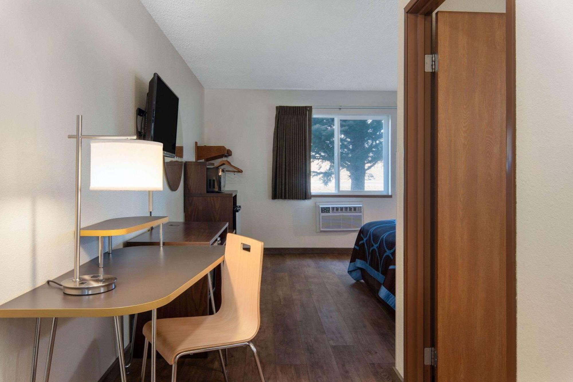 Super 8 By Wyndham Livingston Yellowstone Exterior foto